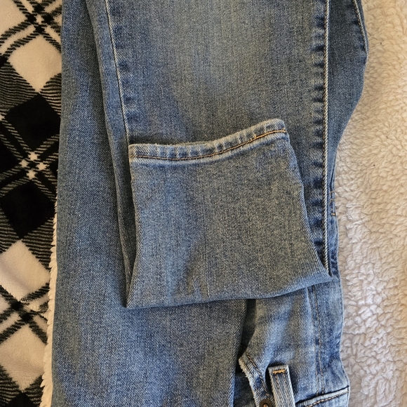 Levi's Classic Blue Jeans - Picture 12 of 13